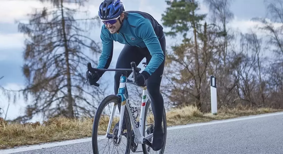 How to choose the best waterproof cycling jacket