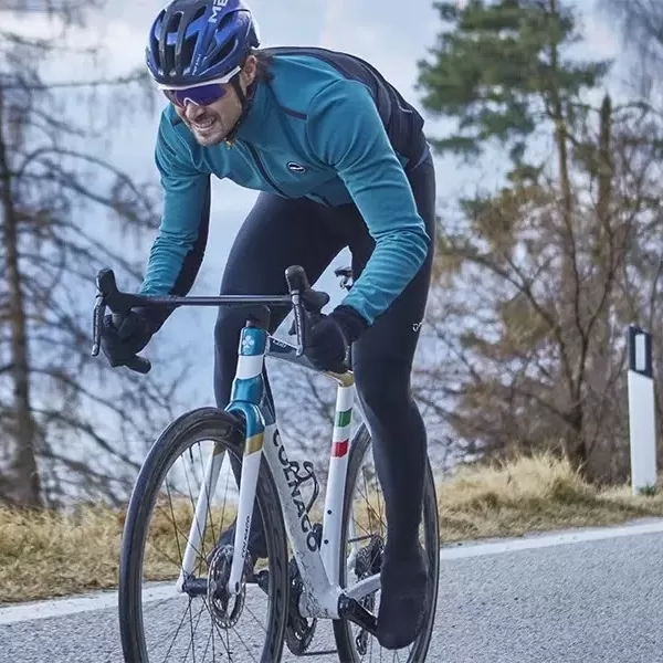 How to choose the best waterproof cycling jacket